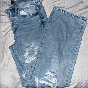 Low rise skater baggy jeans.